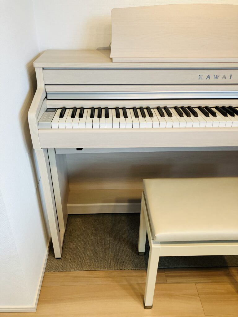 床の色とピアノの色比較