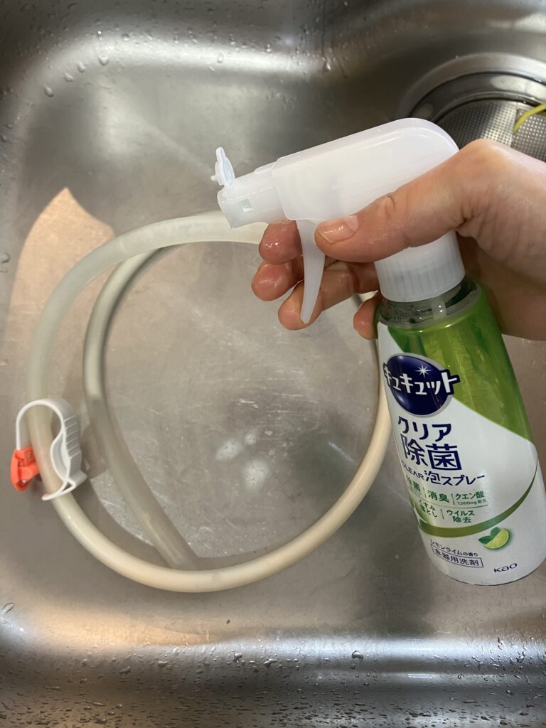 チューブの中は泡タイプのスプレー