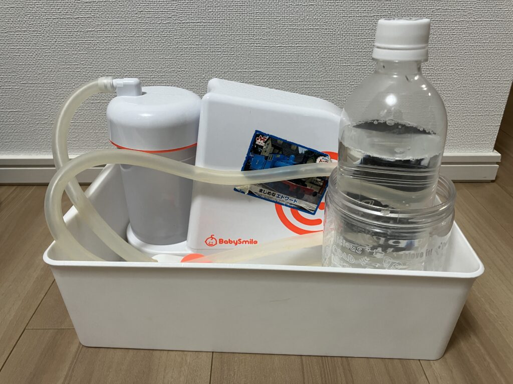 吸引後の水はペットボトルに入れている写真