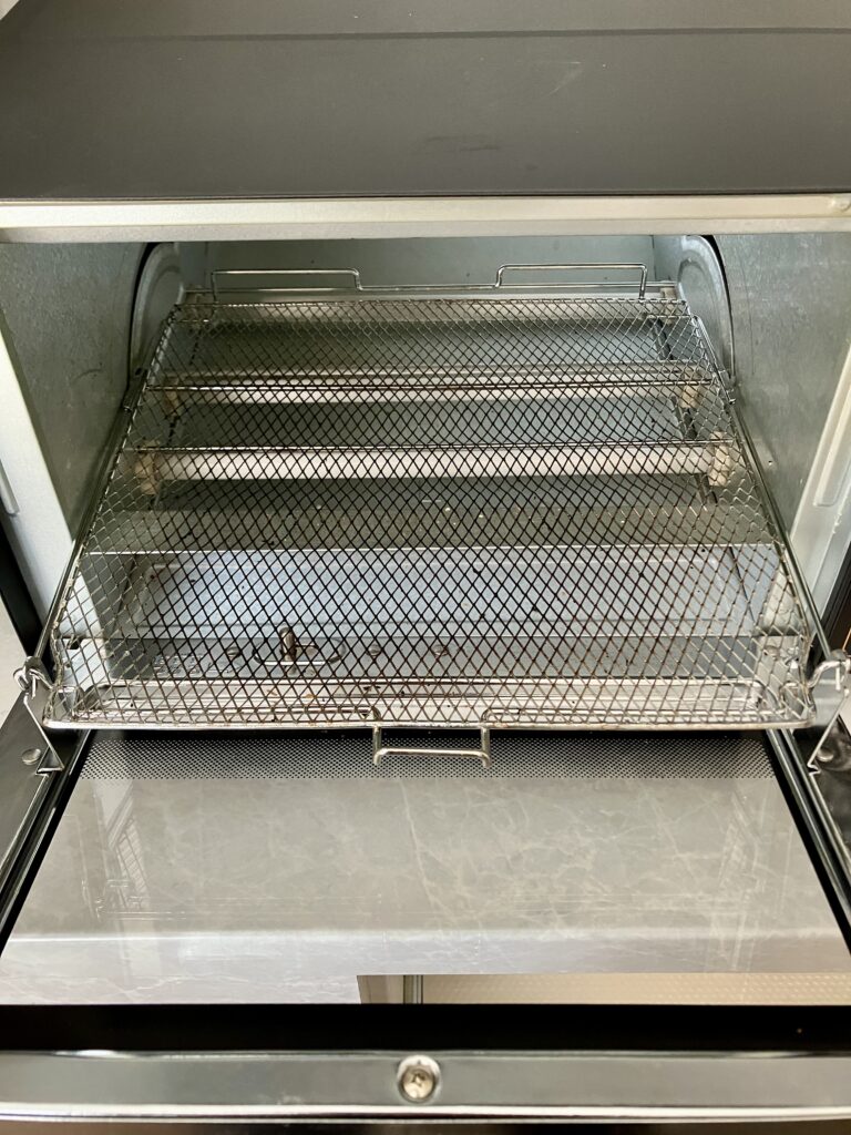 掃除が完了した焼き網と受け皿