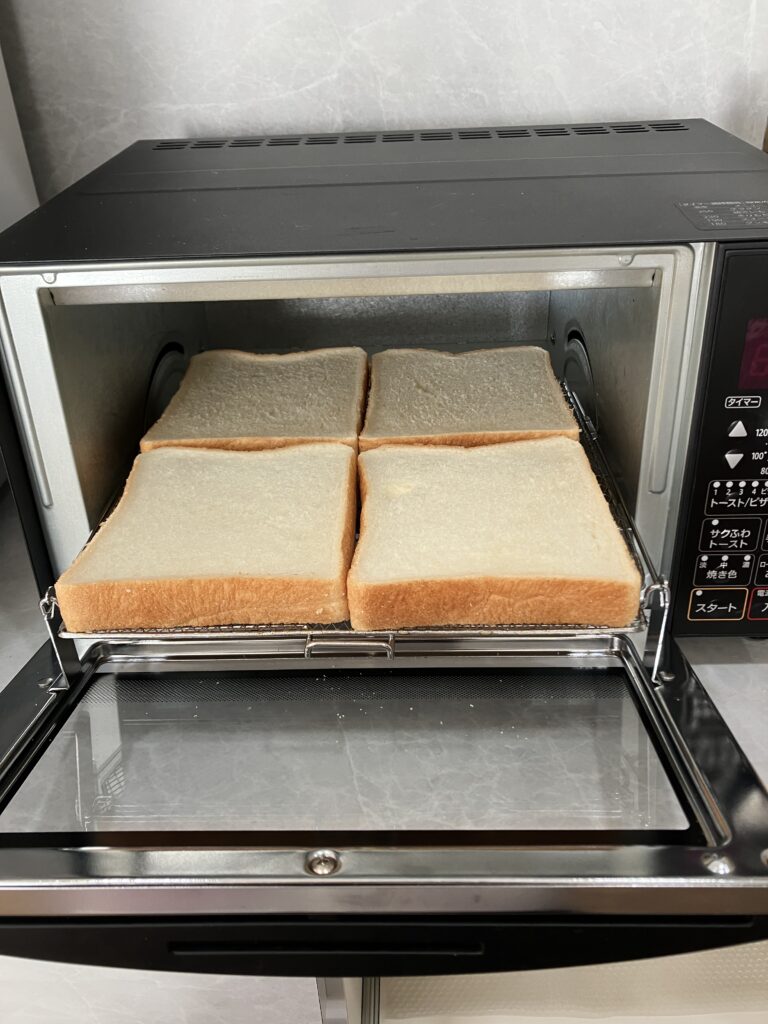 食パンを4枚入れて焼ける
